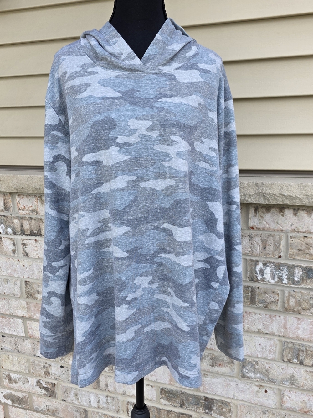 a:glow Maternity Nursing Gray Camo Hooded Tunic Top Size Large